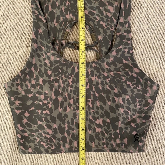 Sports bra ferocious crisscross by Good American - Picture 12 of 14